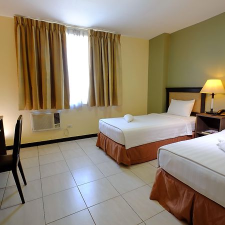 Oyo 187 The Maxwell Hotel Cebu Stadt Exterior foto