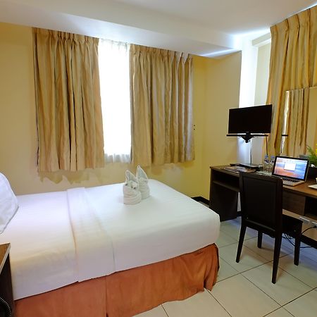 Oyo 187 The Maxwell Hotel Cebu Stadt Exterior foto