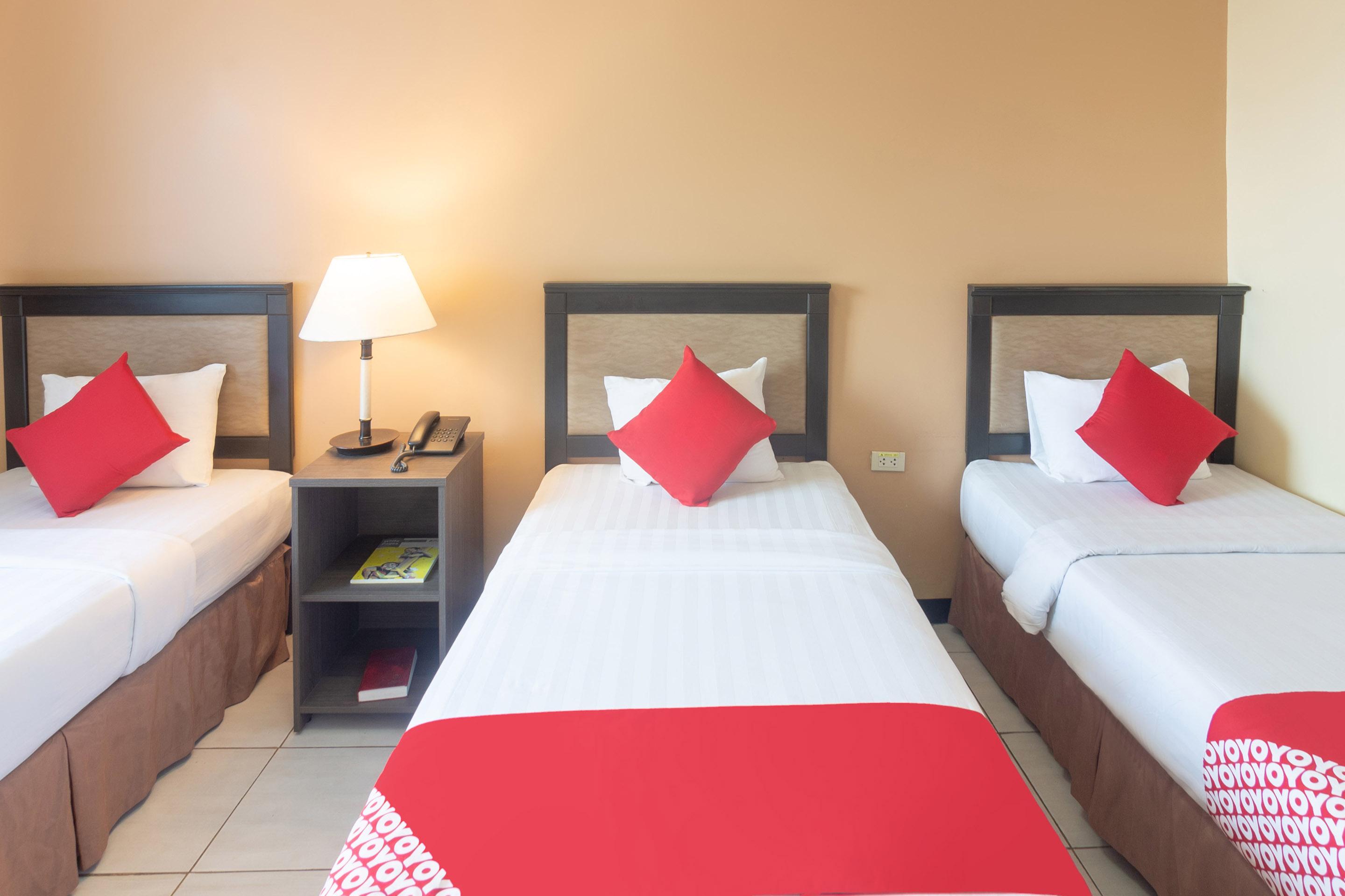 Oyo 187 The Maxwell Hotel Cebu Stadt Exterior foto