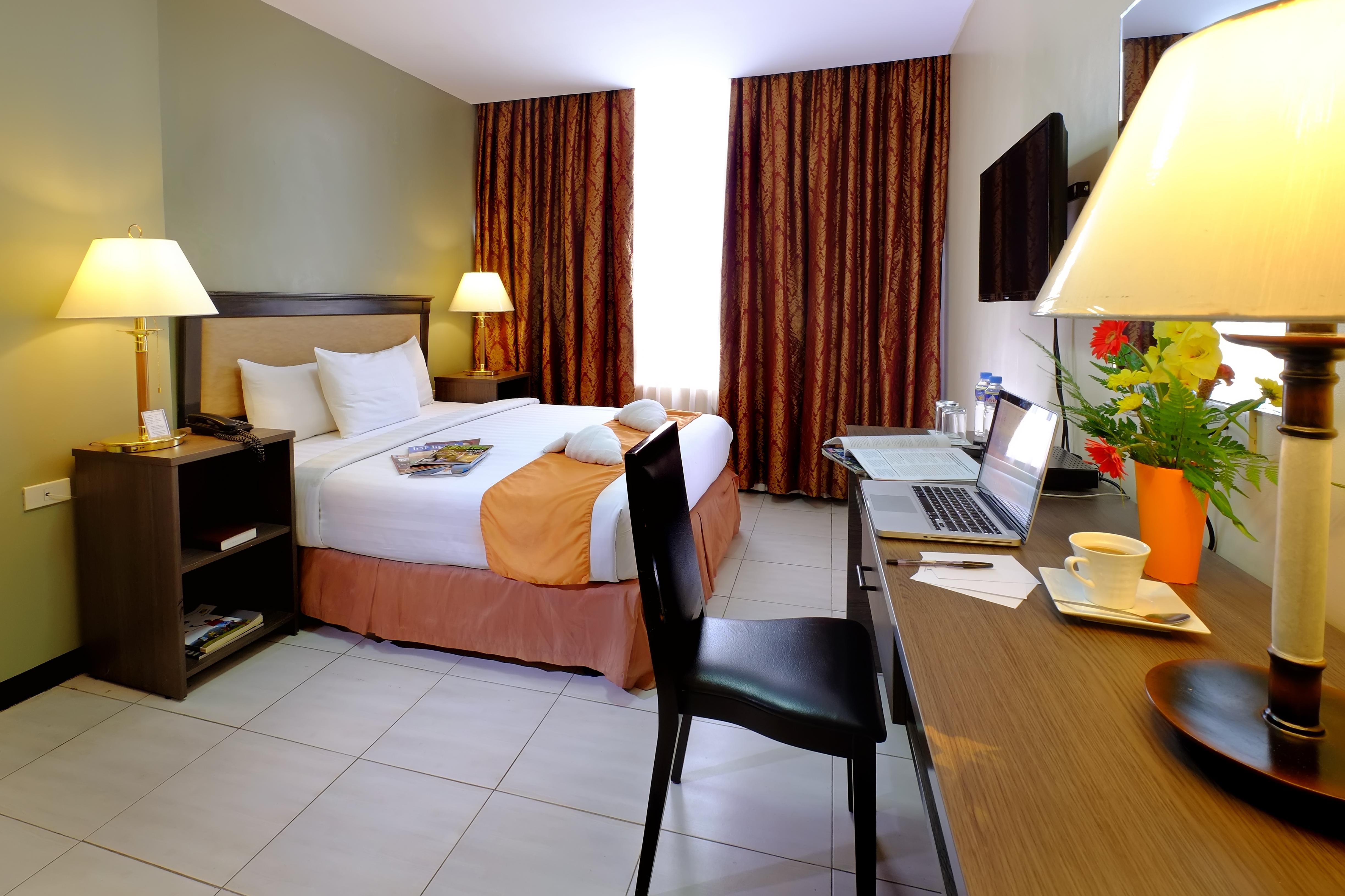 Oyo 187 The Maxwell Hotel Cebu Stadt Exterior foto