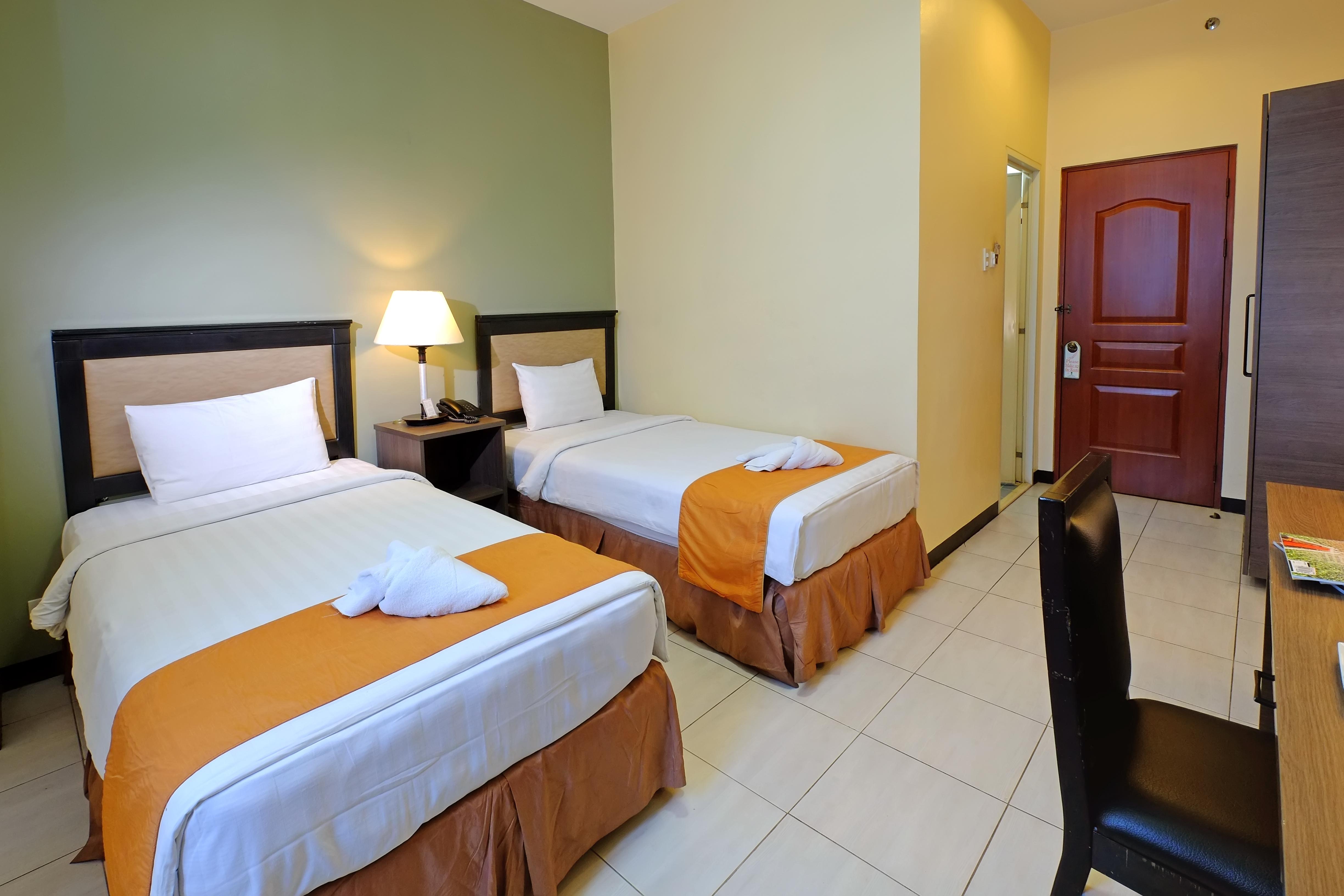 Oyo 187 The Maxwell Hotel Cebu Stadt Exterior foto