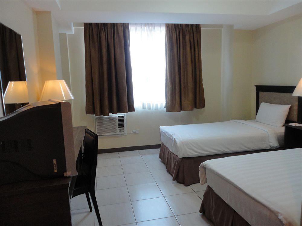 Oyo 187 The Maxwell Hotel Cebu Stadt Exterior foto